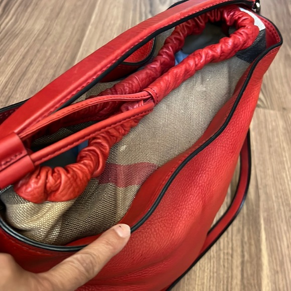 A45- 💯 % authentic Burberry shoulder bag - Picture 13 of 16